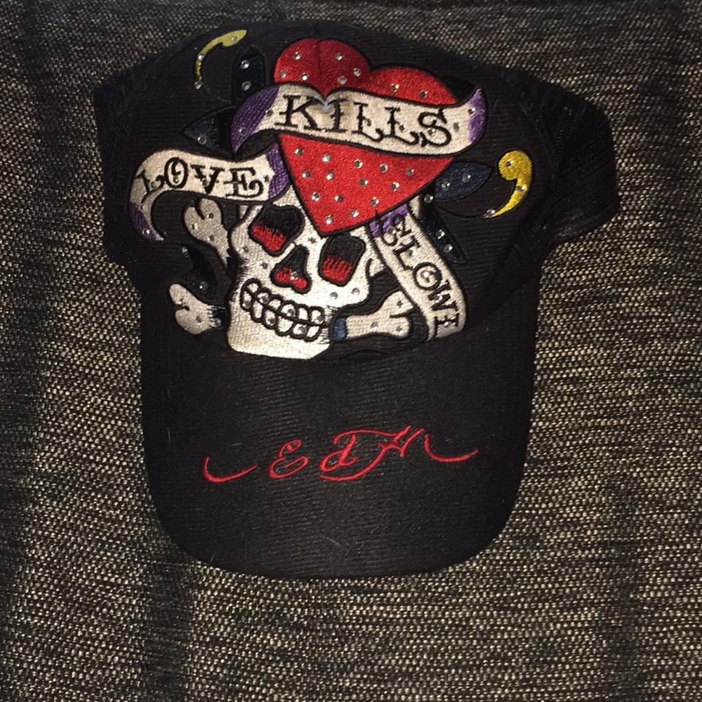 Skull snap back hat